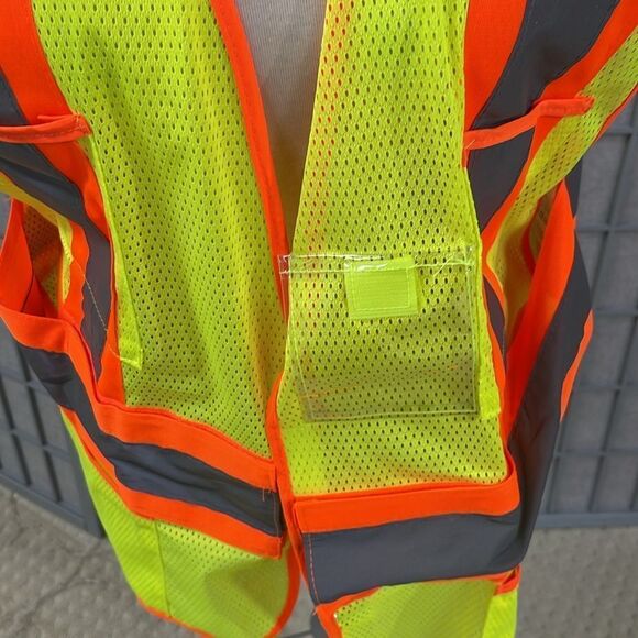 High-Visibility Safety Vest with Reflective Stripes. One size. - Picture 5 of 7